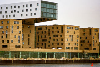 Berlin: Hotel, Design-Klassiker an der Stralauer Alle