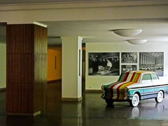 Funkhaus Berlin: Oldtimer Trabant 601 / Funkhaus Berlin