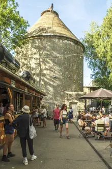 Wandbild 'Swiss Made' - Revaler Str.