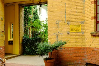 Berliner Höfe: der Tod muß abgeschafft werden ...