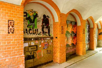 Berliner Höfe: Hofeingang zu den Sophiensälen