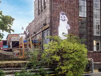 Berlin: Cut Out am Flutgraben Hauptgebäude