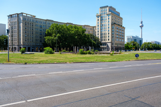 Der Springbrunnen auf dem Strausberger Platz (1967)