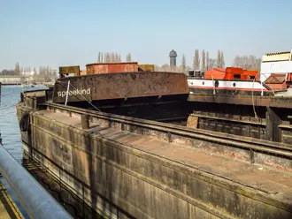 Waterkant Berlin: Anleger an der Rummelsburger Bucht