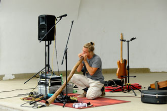 Fête de la Musique: Musiker mit Didgeridoo