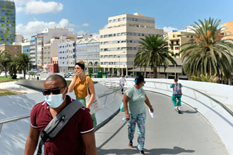 Gran Canaria: Fußgängerbrücke in Santa Catalina