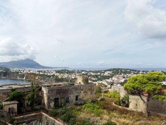 Procida: ehemaliges Gefängnis, diente zwischen 1830 und 1988 als Gefängnis für Schwerverbrecher und gefürchtete Mafiabosse