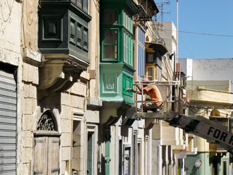 Malta: typischer Erker eines Wohnhauses