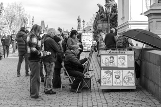 Prag: Straßen-Karikaturist auf der Karlsbrücke