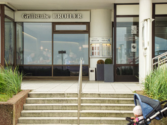 Rostock-Warnemünde: Broiler Bar - Hotel Neptun