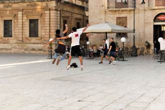 Sizilien: Selfie auf dem Piazza Duomo in Syrakus