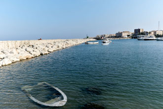 Sizilien: Mole am Porto Piccolo (Kleiner Hafen) von Syrakus