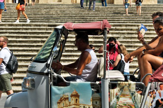Sizilien: Tuk Tuk in Noto