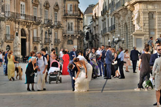 Sizilien: sizilianische Hochzeit | Piazza Duomo in Syrakus