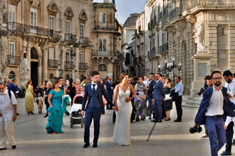 Sizilien: sizilianische Hochzeit | Piazza Duomo in Syrakus