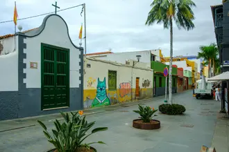 Puerto de la Cruz: alte Kapelle und Street Art