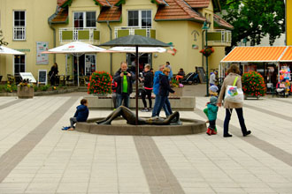 Usedom: Die Sonnenbadende - Karlshagen