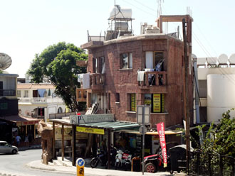 Zypern: typische Straße in Paphos
